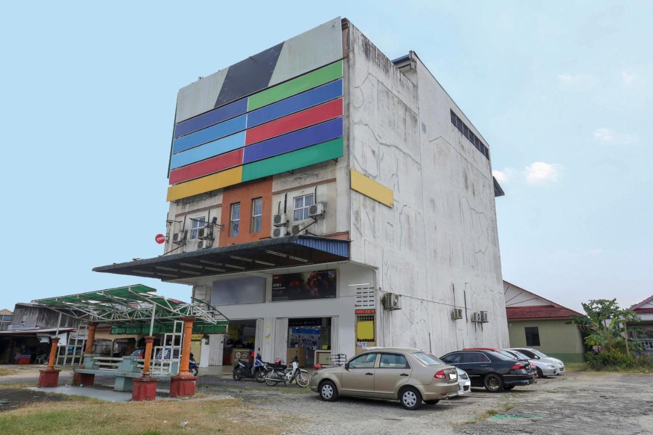 Oyo 90162 Aj Hotel Kuala Berang エクステリア 写真